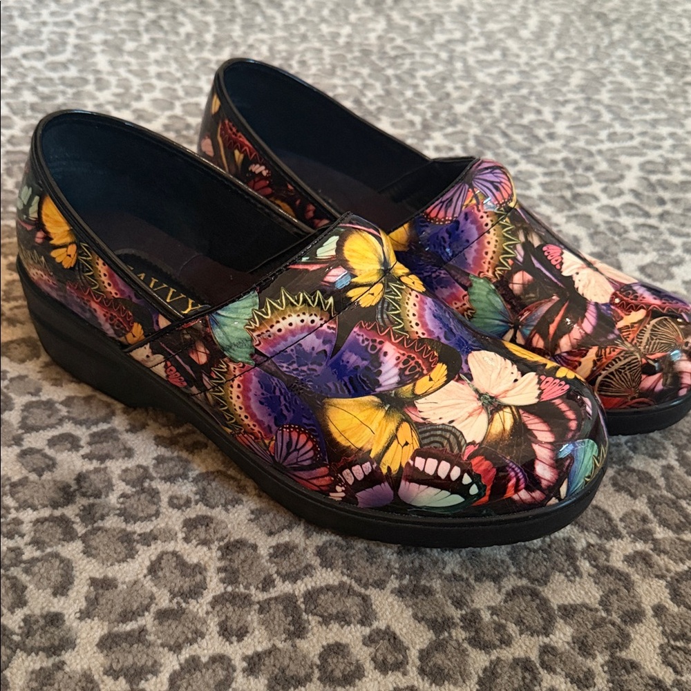 Savvy Women's Slip Resistant Clog Shoes Multicolor butterflies Size 9 L🦋🦋K!!